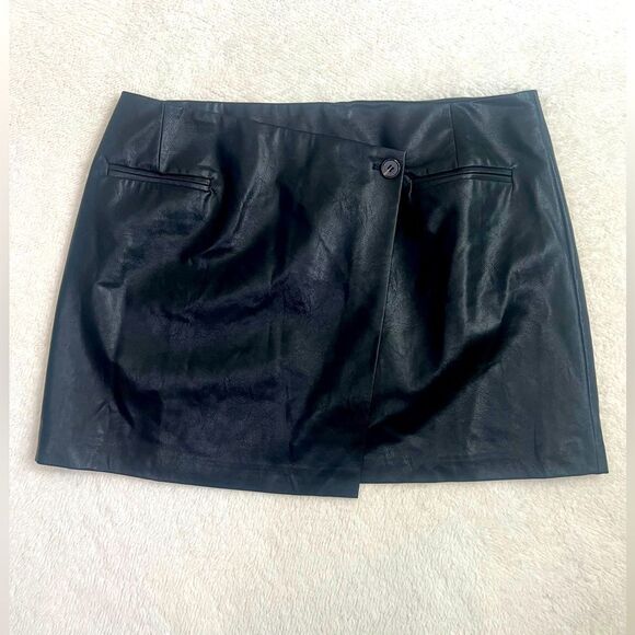 Astr the label Lindsay wrap mini skirt size XL black shiny grunge concert edgy - Picture 1 of 8